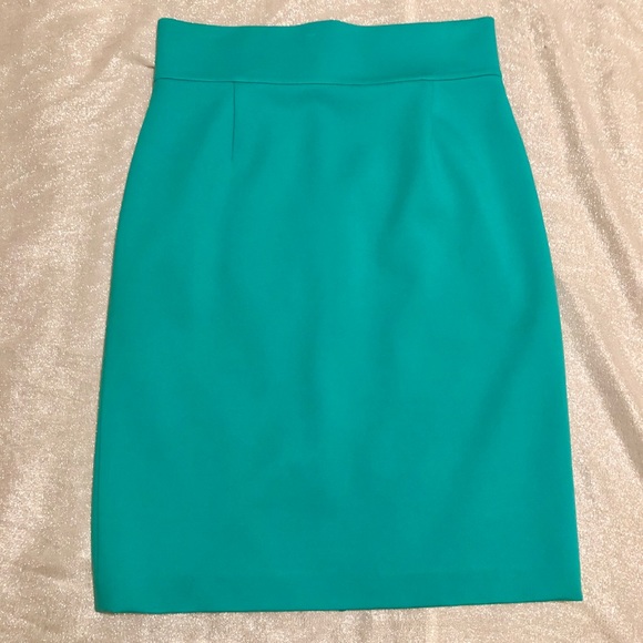 ANTONIO MELANI Dresses & Skirts - Antonio Melani Green Pencil Skirt Size 6 💚